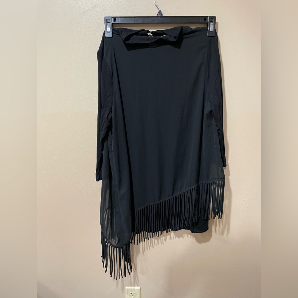 Chico's black fringe detail top ~ Size 1 ~ NWT ⭐️